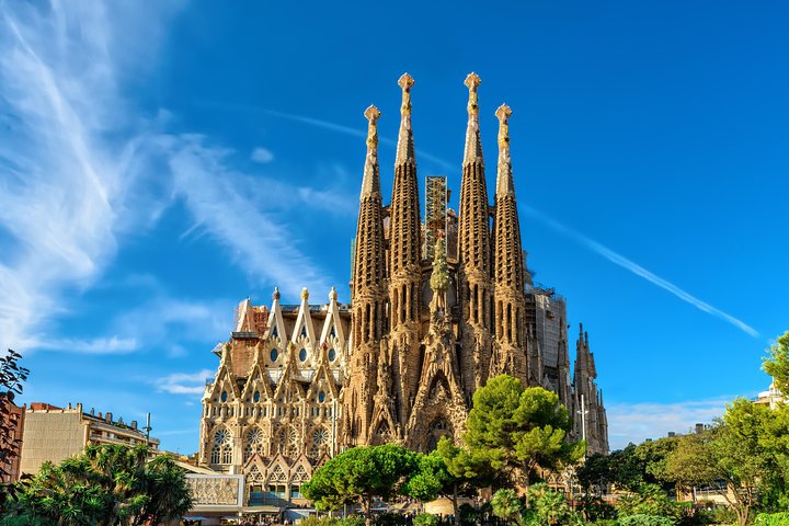 巴塞罗那一日游：圣家堂（Sagrada Familia），奎尔公园（Park Guell）和老城区